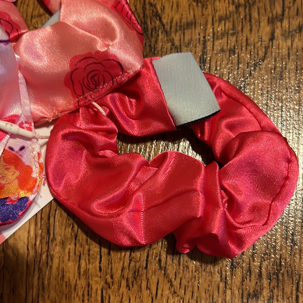 Benefit Scrunchie Set(New) - Picture 4 of 6